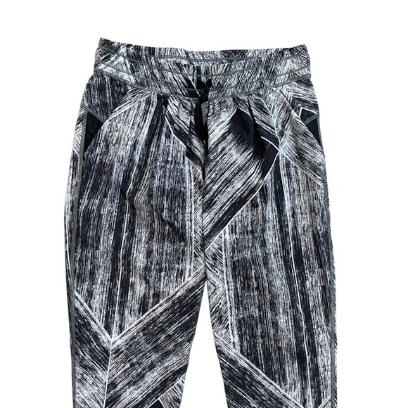Lululemon Namaskar Pant II Heat Wave Black White Lightweight Travel Size 4 - Picture 3 of 8